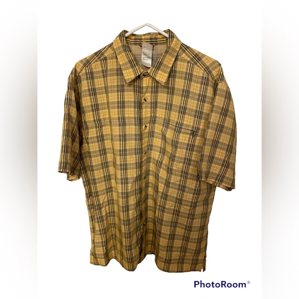 The north face men’s all weather light weight shirt. Smart print. Yellow green